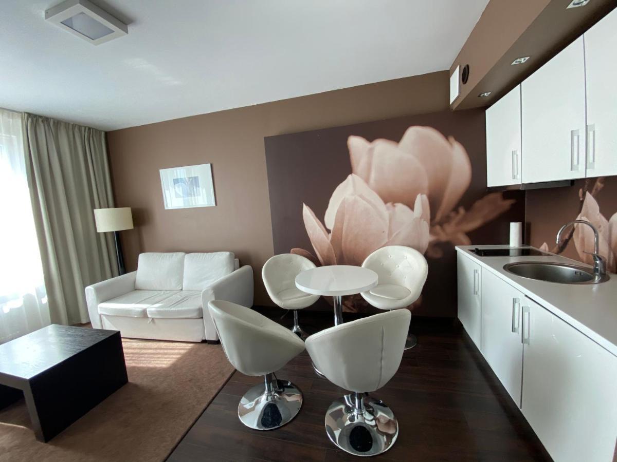 Apartament Prywatny Salon Z Aneksem Kuchennym I Sypialnia W Hotelu Diva โควอบเซก ภายนอก รูปภาพ
