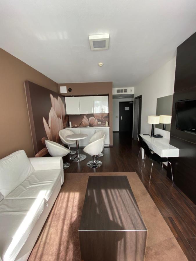 Apartament Prywatny Salon Z Aneksem Kuchennym I Sypialnia W Hotelu Diva โควอบเซก ภายนอก รูปภาพ