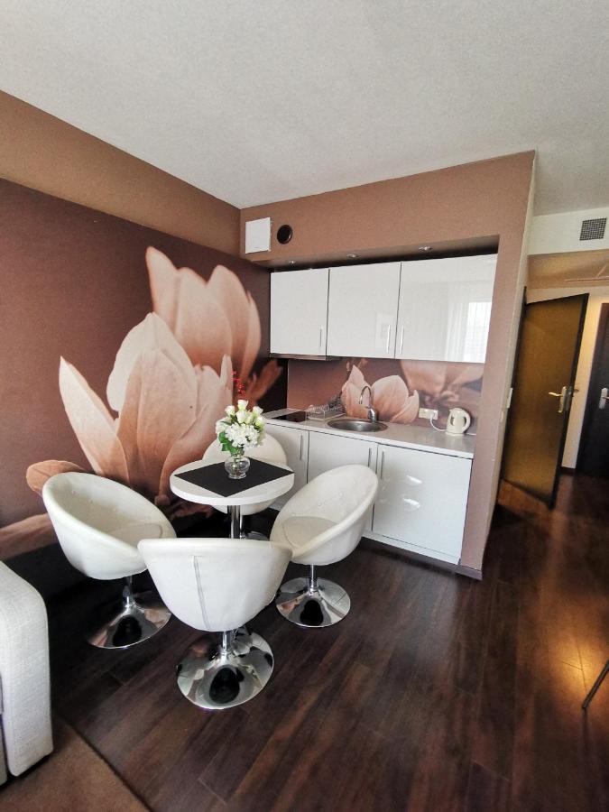 Apartament Prywatny Salon Z Aneksem Kuchennym I Sypialnia W Hotelu Diva โควอบเซก ภายนอก รูปภาพ