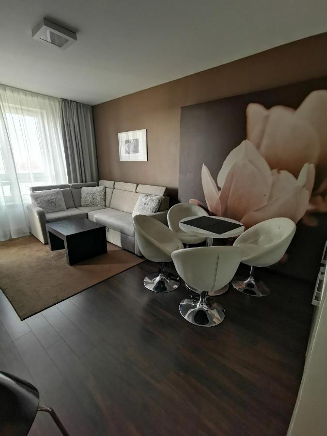 Apartament Prywatny Salon Z Aneksem Kuchennym I Sypialnia W Hotelu Diva โควอบเซก ภายนอก รูปภาพ