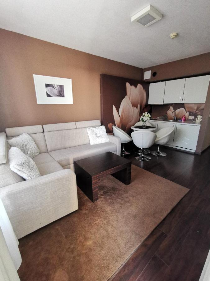Apartament Prywatny Salon Z Aneksem Kuchennym I Sypialnia W Hotelu Diva โควอบเซก ภายนอก รูปภาพ