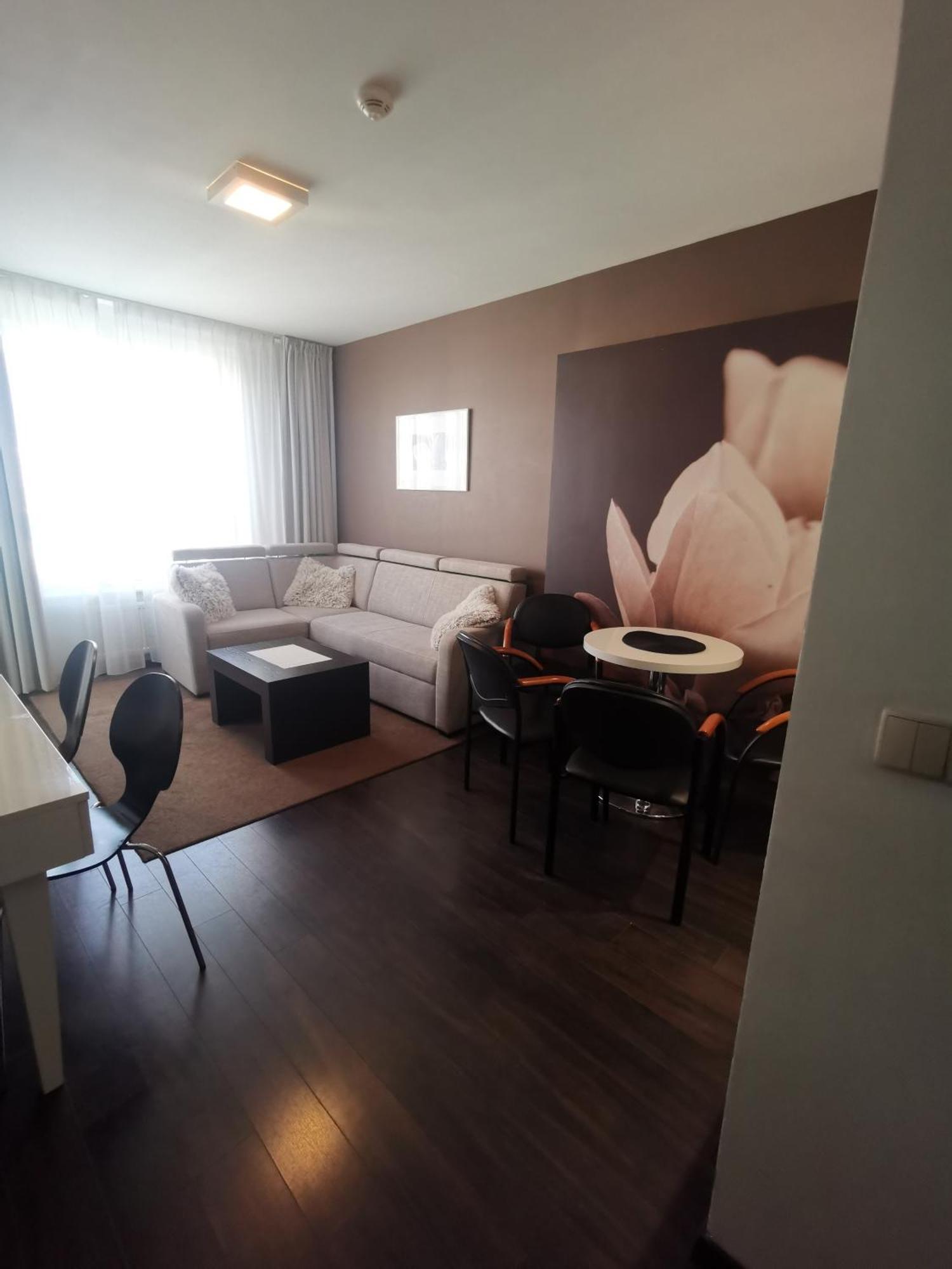 Apartament Prywatny Salon Z Aneksem Kuchennym I Sypialnia W Hotelu Diva โควอบเซก ภายนอก รูปภาพ