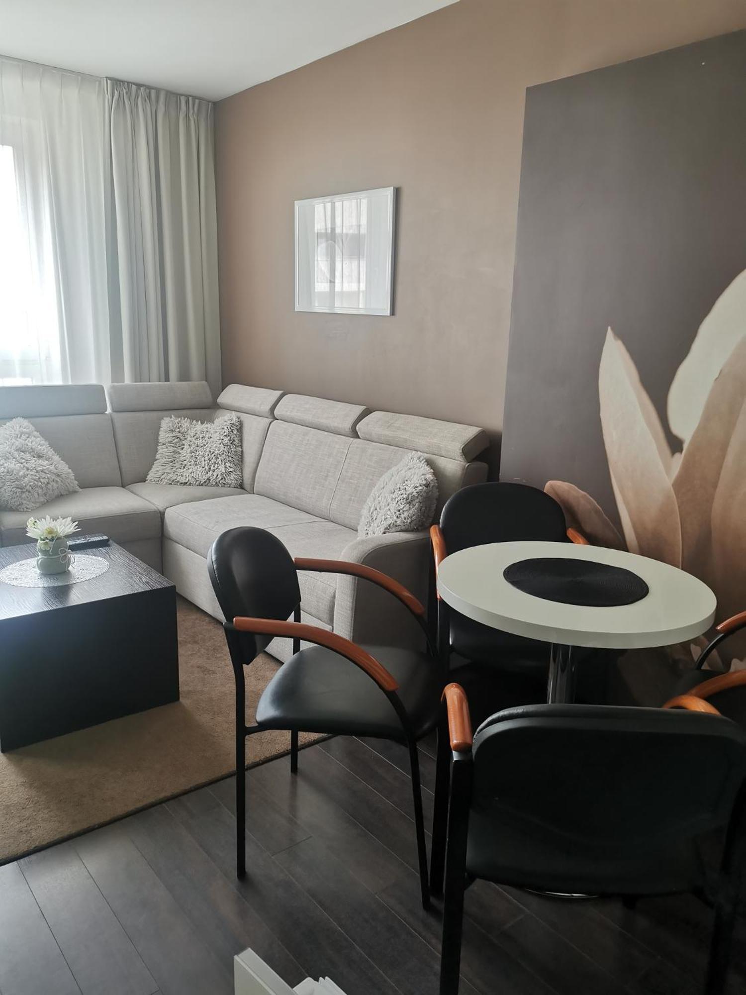Apartament Prywatny Salon Z Aneksem Kuchennym I Sypialnia W Hotelu Diva โควอบเซก ภายนอก รูปภาพ
